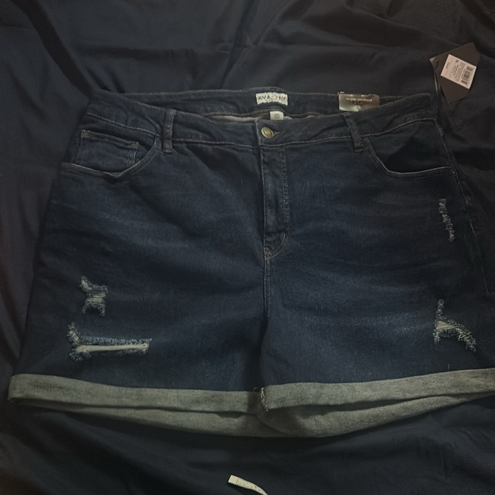 #203- NWT Ava and Viv Dark  Blue Distressed Women's Jean Shorts- size 20w - Picture 5 of 6